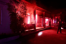 Trụ sở UBND xã bị thiêu rụi trong đêm