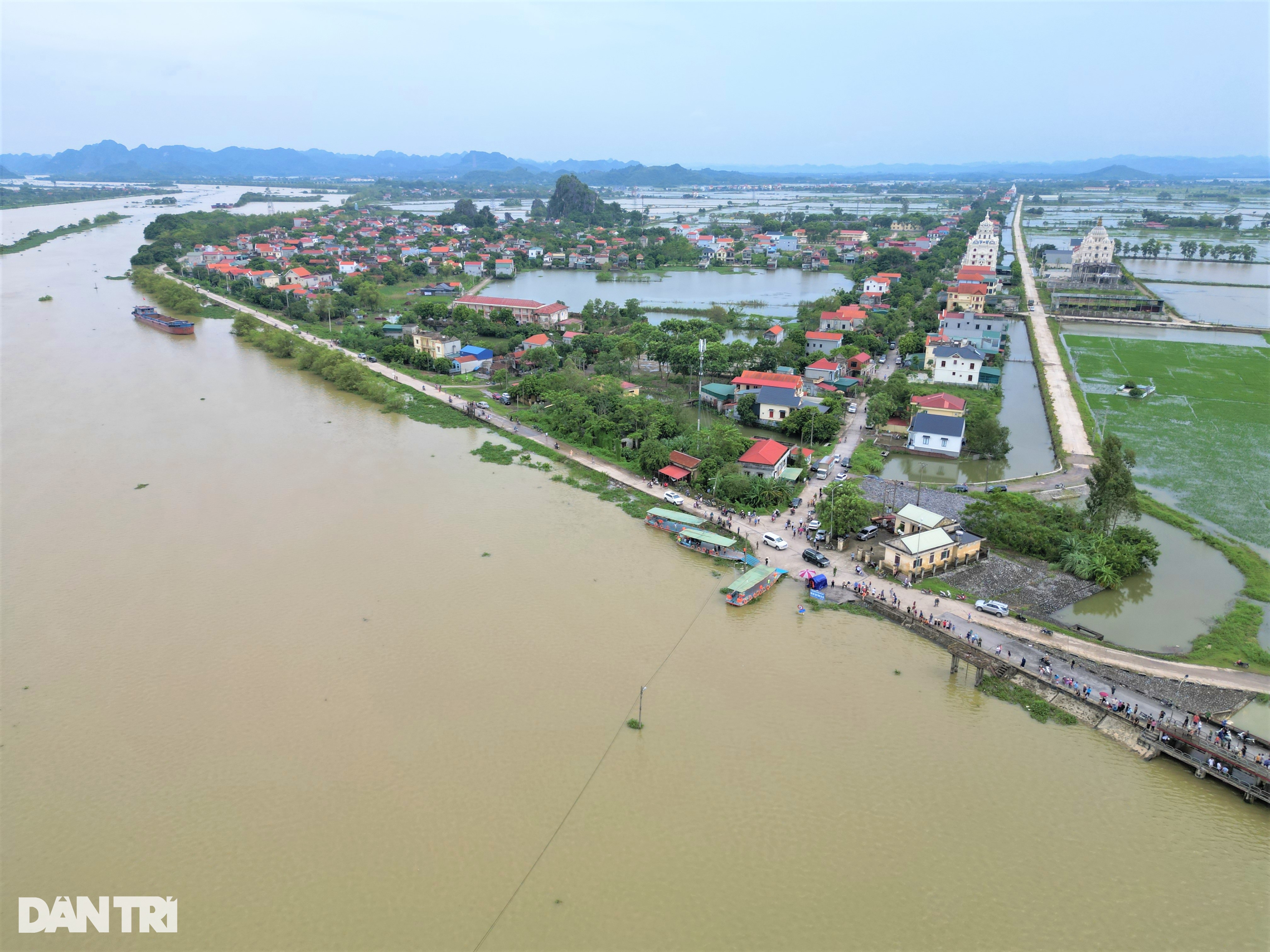 Toàn cảnh cơn đại hồng thủy cô lập hàng nghìn nhà dân ở Ninh Bình - 8