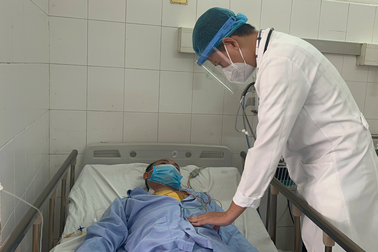 Tai nạn hy hữu, người đàn ông bị dây kẽm gai đứt đâm xuyên tim