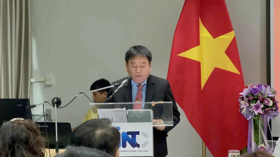 Vị tiến sĩ Thái Lan nói tiếng Việt như gió, treo ảnh Bác Hồ trong nhà - 1