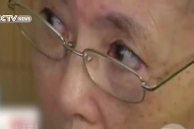 Bệnh nhân liệt giường viết tự truyện 150.000 từ bằng những chớp mắt