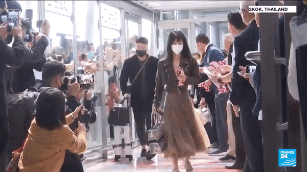 Vừa mở cửa, khách Trung Quốc tới Thái Lan, được 3 bộ trưởng ra sân bay đón - 1 Vừa mở cửa, khách Trung Quốc tới Thái Lan, được 3 bộ trưởng ra sân bay đón - 1