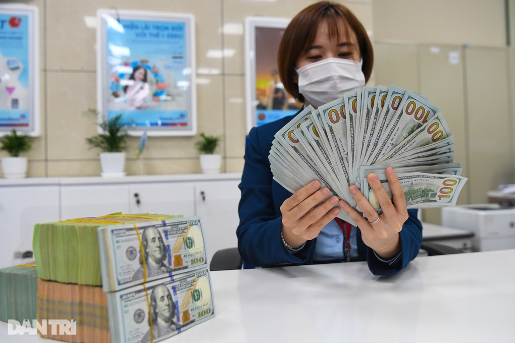Vàng thế giới giảm mạnh sau tin xấu từ kinh tế Mỹ - 2 Vàng thế giới giảm mạnh sau tin xấu từ kinh tế Mỹ - 2