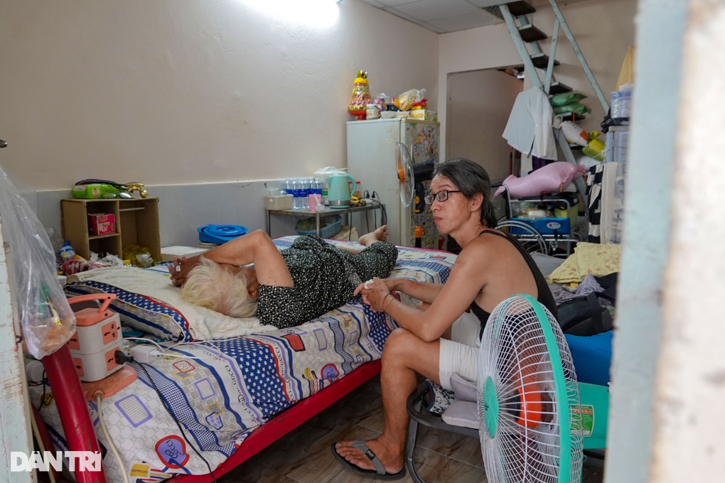 Người đàn ông 5 năm chăm nuôi, tã bỉm cho mẹ của bạn thân - 5 Người đàn ông 5 năm chăm nuôi, tã bỉm cho mẹ của bạn thân - 5