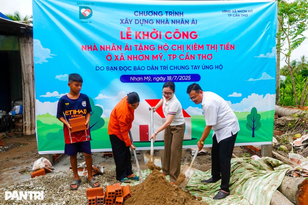 Bạn đọc Dân trí giúp mẹ đơn thân cơ cực và 2 con thoát cảnh lều tạm - 2 Bạn đọc Dân trí giúp mẹ đơn thân cơ cực và 2 con thoát cảnh lều tạm - 2