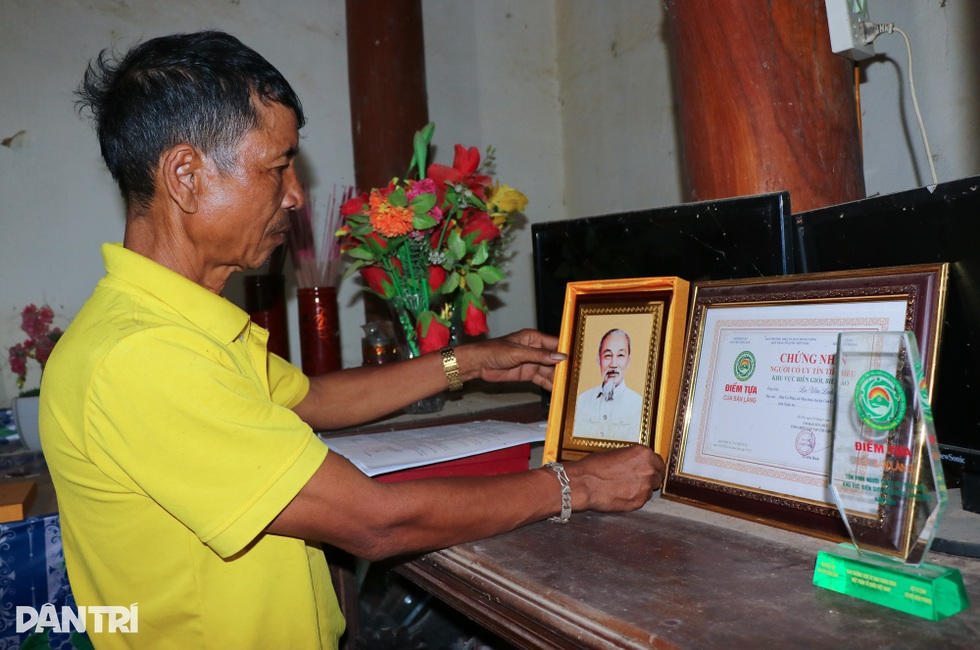 Ông bố chịu tiếng bán con, mong tộc người ngủ ngồi vượt khỏi rừng sâu - 5