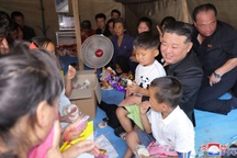 Ông Kim Jong-un tính đưa 15.400 dân ở vùng lũ lụt về thủ đô sống