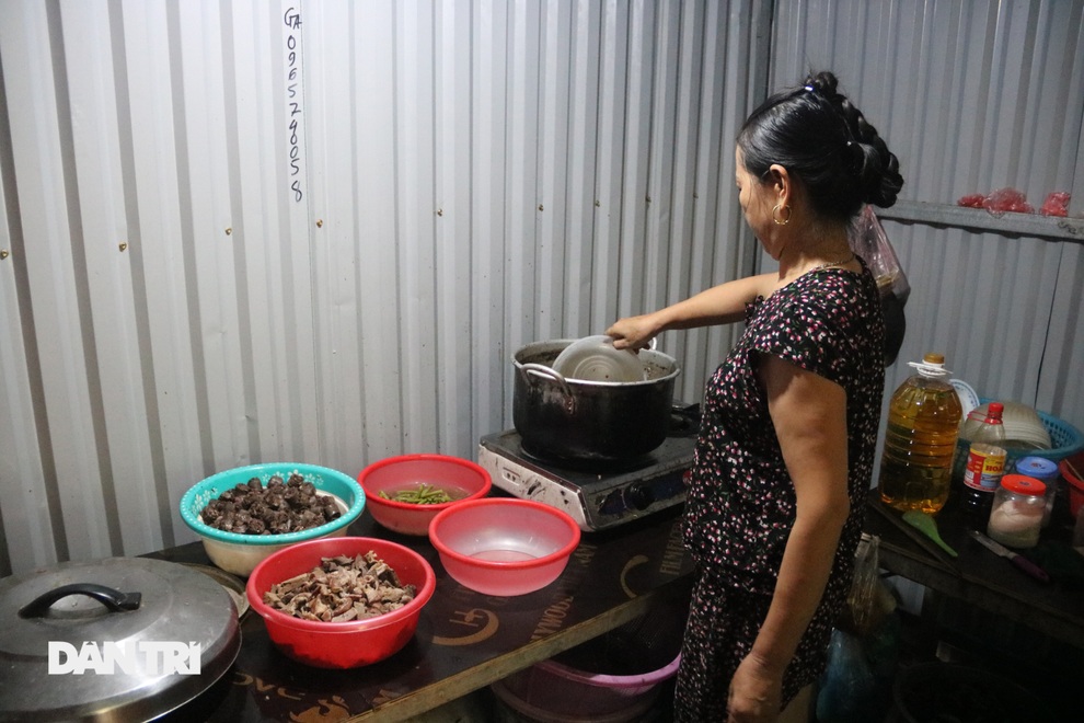 Vừa xuống Hà Nội mưu sinh thì giãn cách, mong sớm hết dịch đi làm nuôi con! - 3 Vừa xuống Hà Nội mưu sinh thì giãn cách, mong sớm hết dịch đi làm nuôi con! - 3