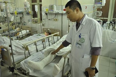 Vụ tai nạn kinh hoàng trên cầu vượt: Taxi đi đúng làn?