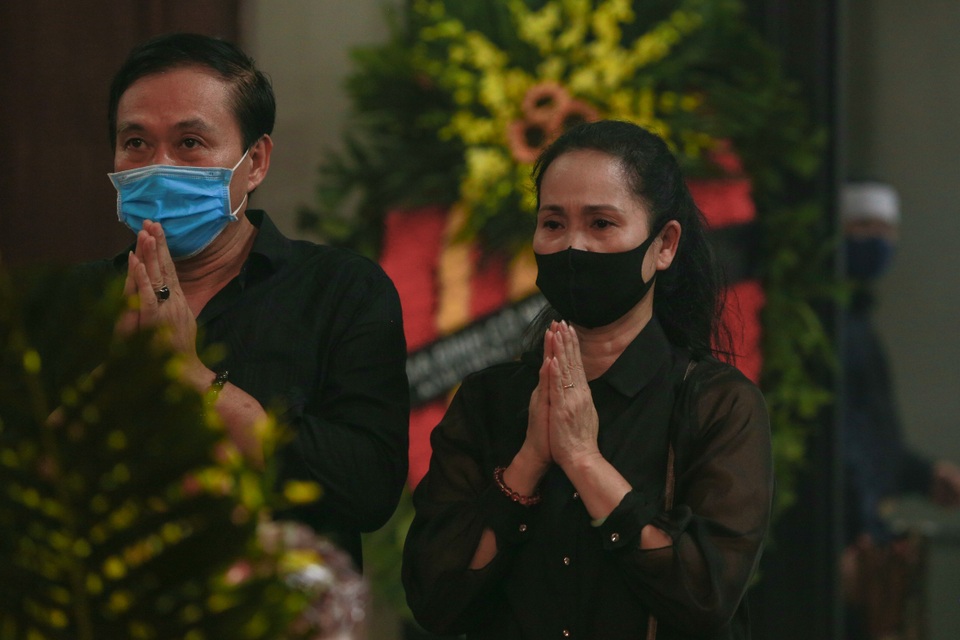 Người thân, đồng nghiệp nghẹn ngào tiễn biệt NSND Trần Phương - 17 Người thân, đồng nghiệp nghẹn ngào tiễn biệt NSND Trần Phương - 17