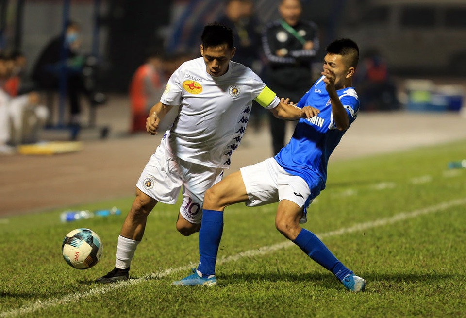 V-League 2020: TPHCM bứt phá trước CLB Hà Nội, chuyện trọng tài và VAR - 3 V-League 2020: TPHCM bứt phá trước CLB Hà Nội, chuyện trọng tài và VAR - 3