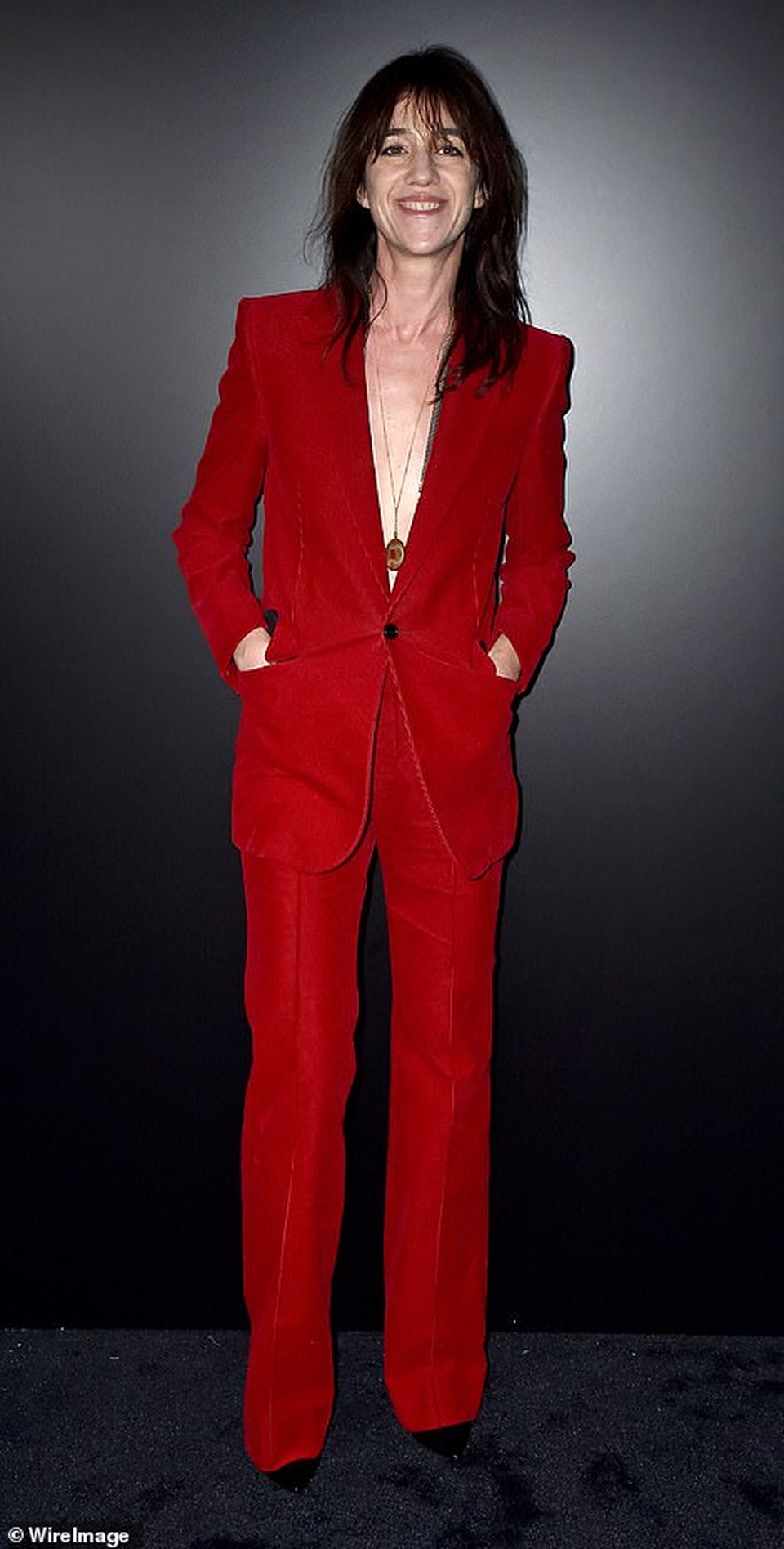 Kaia Gerber khoe ngực căng đầy trên sàn catwalk - 24 Kaia Gerber khoe ngực căng đầy trên sàn catwalk - 24