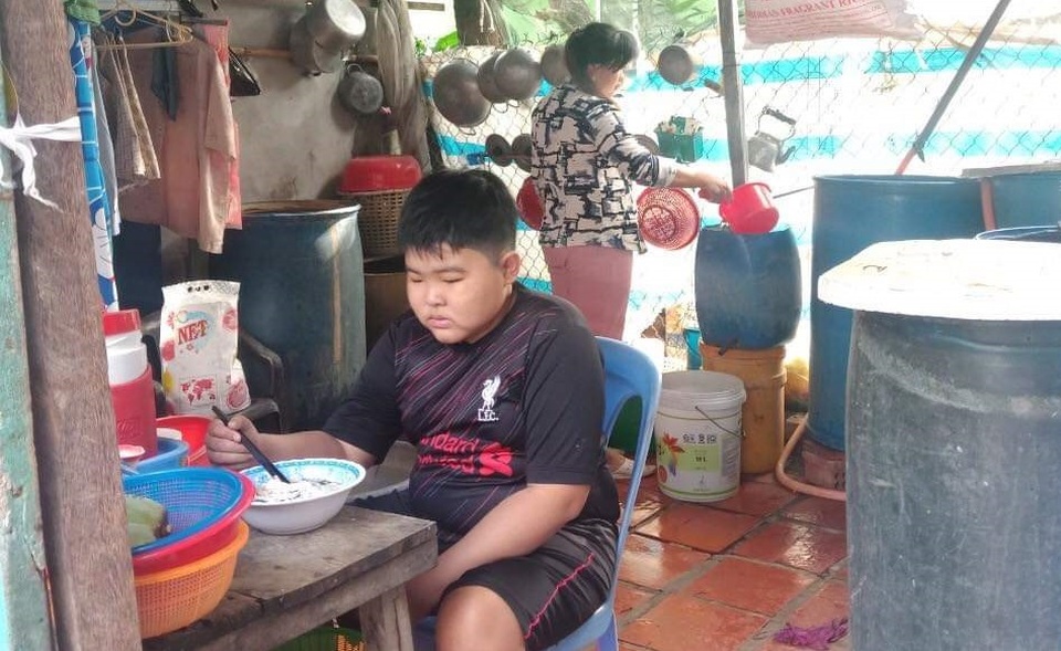 Hoàn cảnh vô cùng đáng thương của cậu bé mắc bệnh bạch cầu bị bố bỏ rơi - 7 Hoàn cảnh vô cùng đáng thương của cậu bé mắc bệnh bạch cầu bị bố bỏ rơi - 7