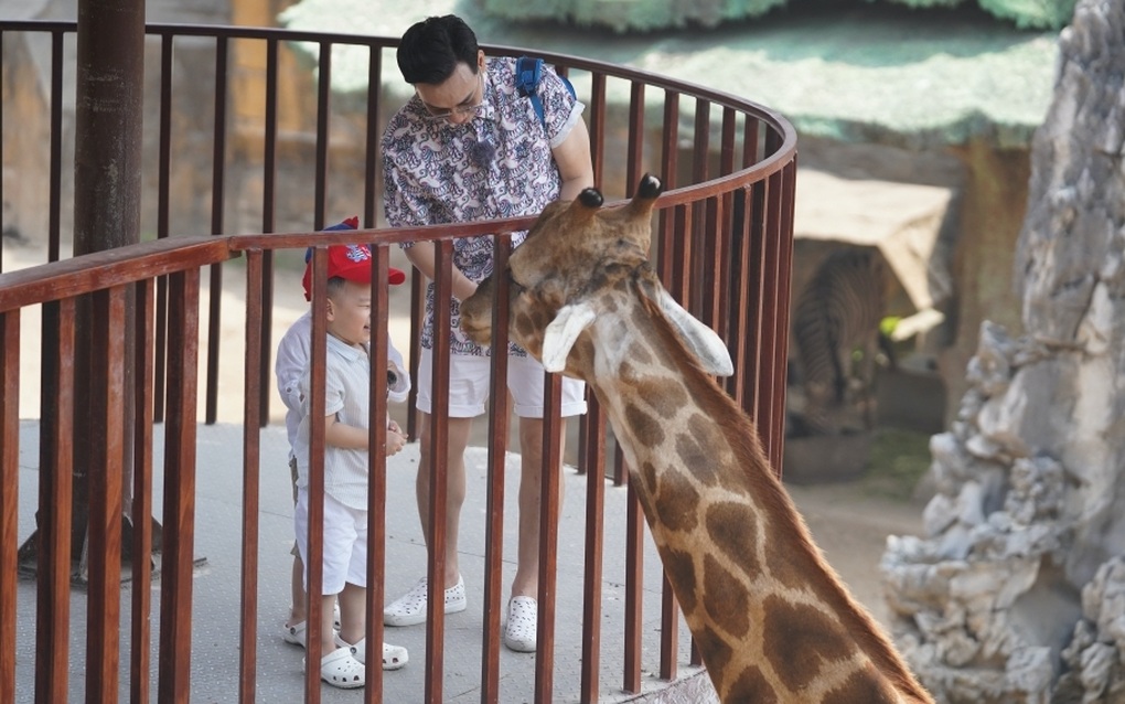 Lê Dương Bảo Lâm rối bời khi hai con gái khóc nức nở vì sợ hãi - 1 Lê Dương Bảo Lâm rối bời khi hai con gái khóc nức nở vì sợ hãi - 1