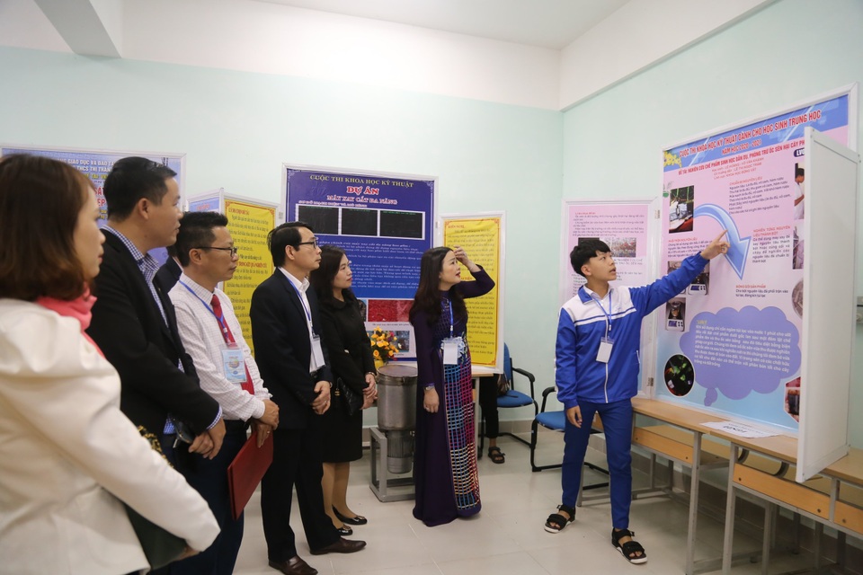 Quảng Trị: Trao giải thưởng 58 dự án Khoa học kỹ thuật học sinh trung học - 1 Quảng Trị: Trao giải thưởng 58 dự án Khoa học kỹ thuật học sinh trung học - 1