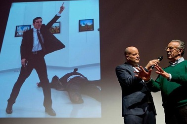 Ảnh đại sứ Nga bị sát hại đoạt giải báo chí thế giới