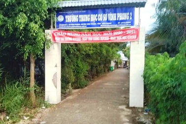 Bắt thầy giáo nghi xâm hại nữ sinh lớp 10