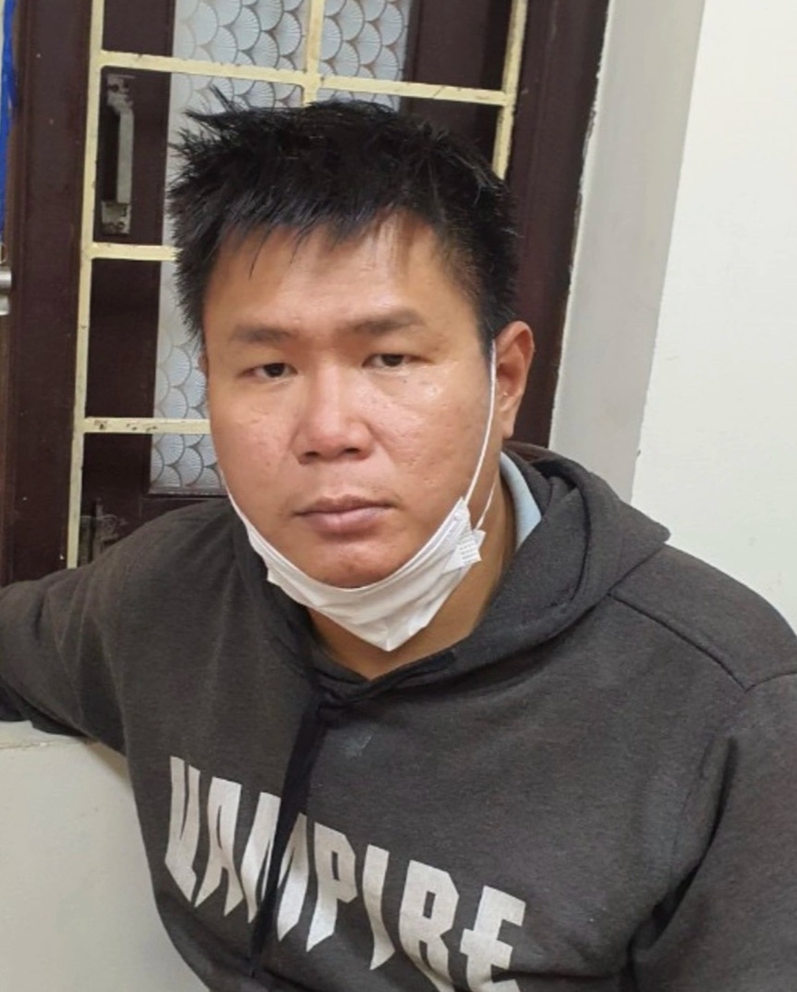 Lời khai của kẻ lao vào ngân hàng hô cho nổ bom banh xác: Do túng quẫn! - 2 Lời khai của kẻ lao vào ngân hàng hô cho nổ bom banh xác: Do túng quẫn! - 2