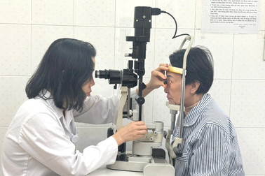 Cơn đau đầu thấu trời cảnh báo căn bệnh gây mù thứ 2 tại Việt Nam