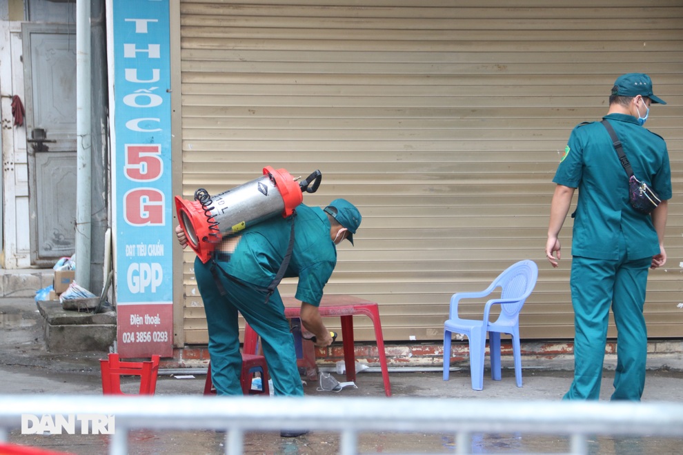 Hà Nội xét nghiệm cho 40 người liên quan đến nhà thuốc có F0 ở 95 Láng Hạ - 6