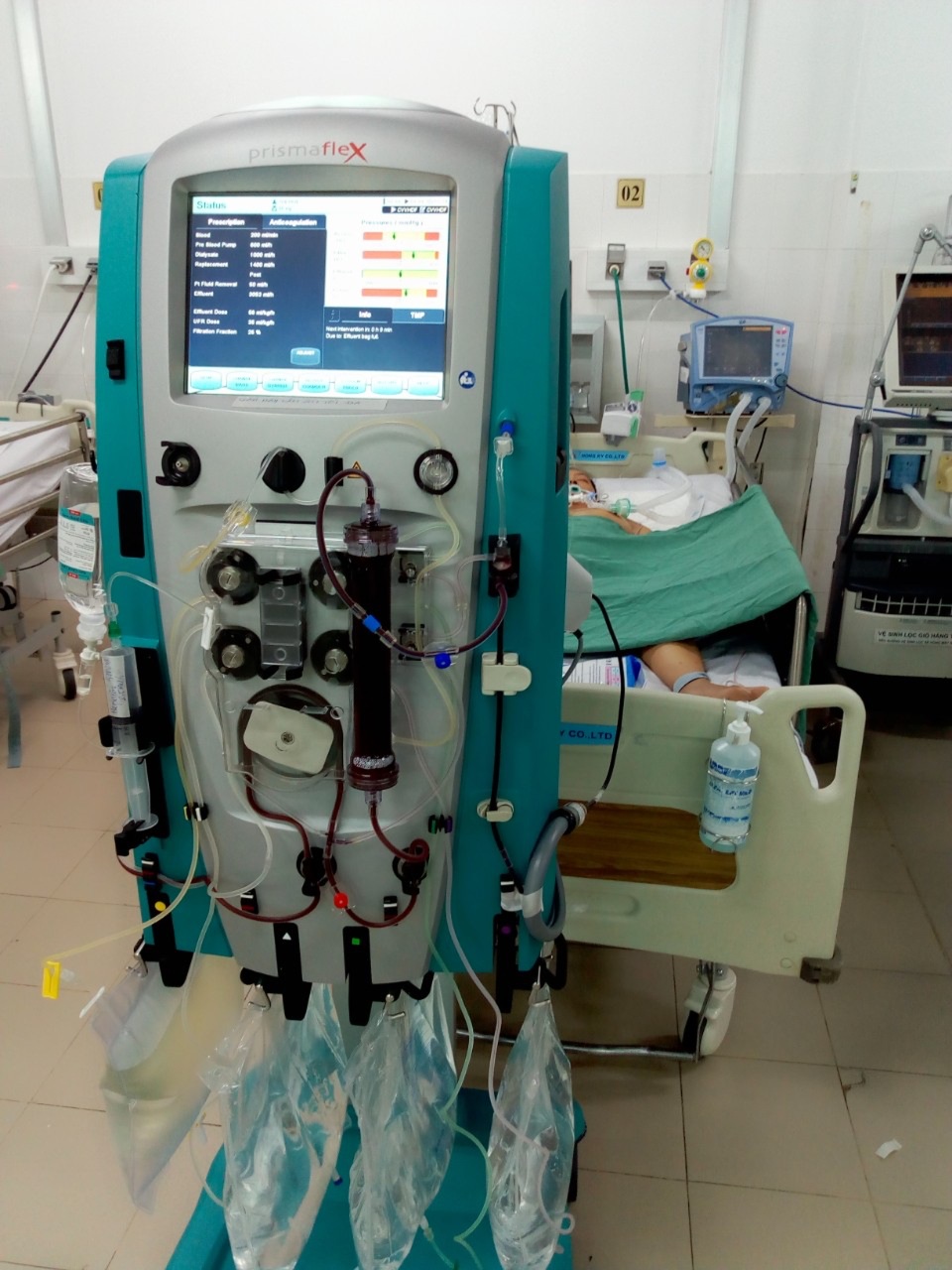 Một bệnh nhân nghèo vừa được cứu sống khi bệnh viện bỏ qua viện phí - 1 Một bệnh nhân nghèo vừa được cứu sống khi bệnh viện bỏ qua viện phí - 1