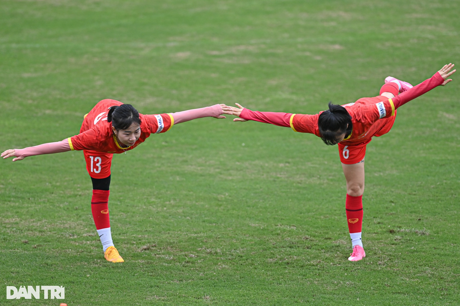 Trung vệ thép Chương Thị Kiều tập riêng ở buổi tập của tuyển nữ Việt Nam - 8