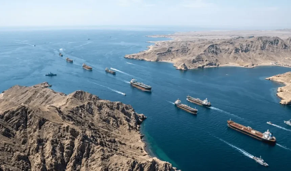 Báo Iran: Tehran và Oman có thể thu phí qua Hormuz trong 2 tuần ngừng bắn - 1