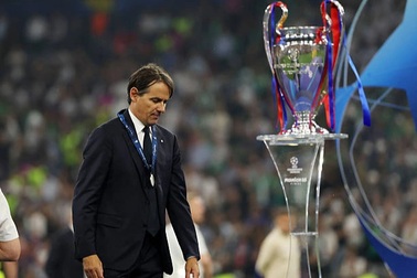 HLV Simone Inzaghi thất vọng khi Inter Milan trắng tay mùa giải này