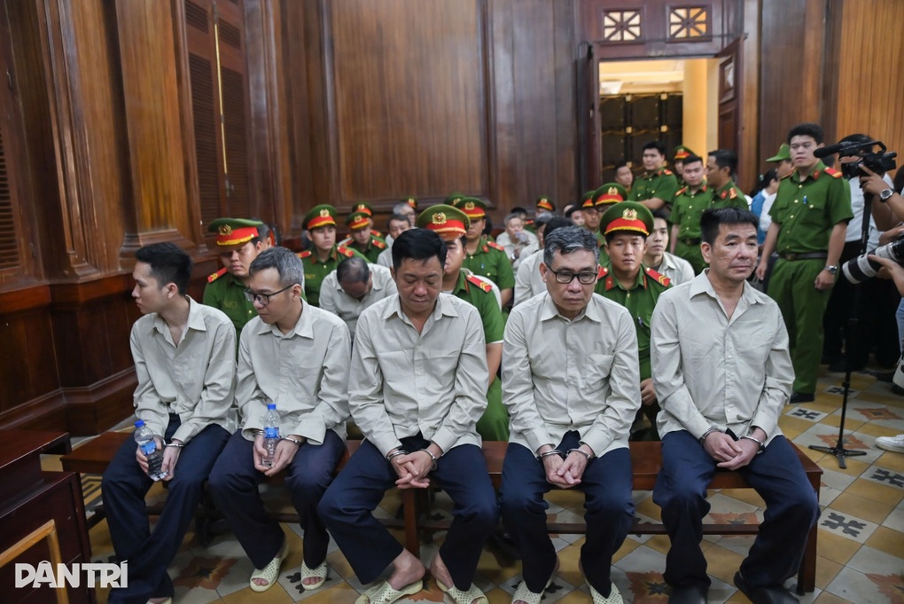 Đề nghị phạt cựu Chủ tịch UBND tỉnh An Giang 9-10 năm tù - 2 Đề nghị phạt cựu Chủ tịch UBND tỉnh An Giang 9-10 năm tù - 2