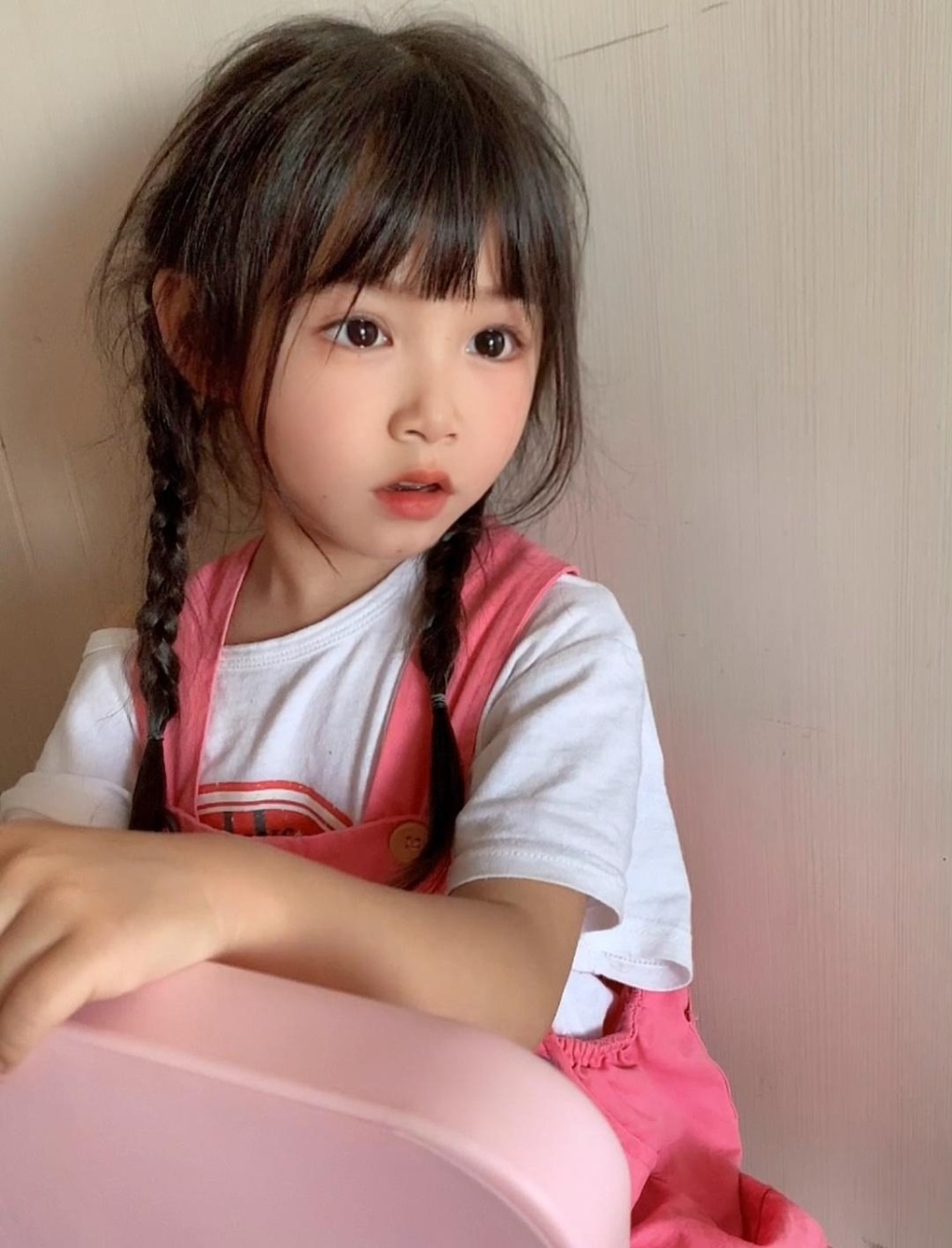 Bé gái xinh đẹp hút 2,4 triệu lượt theo dõi, gây bất ngờ khi mắc bệnh lạ - 1 Bé gái xinh đẹp hút 2,4 triệu lượt theo dõi, gây bất ngờ khi mắc bệnh lạ - 1