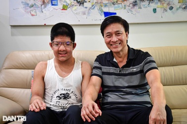 Bất ngờ với cuộc sống tuổi 20 của Bôm - con trai diễn viên Quốc Tuấn