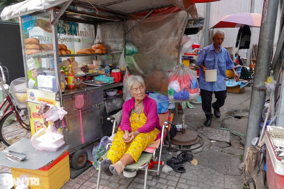 Những giọt nước mắt chảy xuôi trong ngày 20/10 - 5 Những giọt nước mắt chảy xuôi trong ngày 20/10 - 5