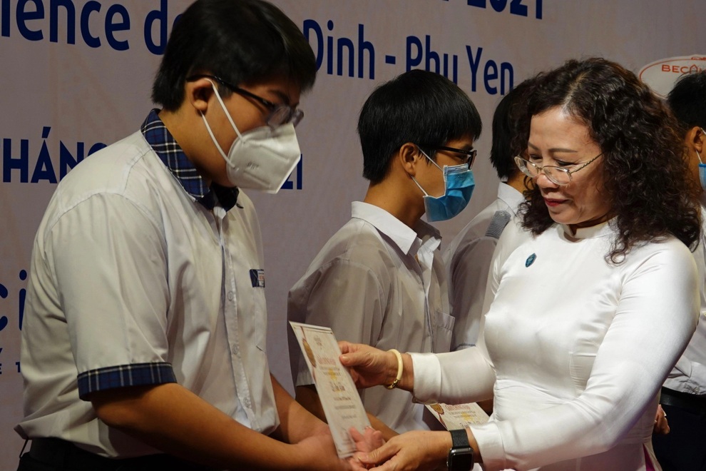 87 học sinh, sinh viên xuất sắc nhận học bổng Vallet - 3