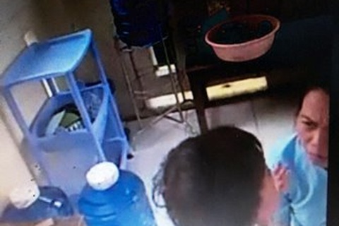 Đình chỉ công tác cô giáo đánh trẻ mầm non