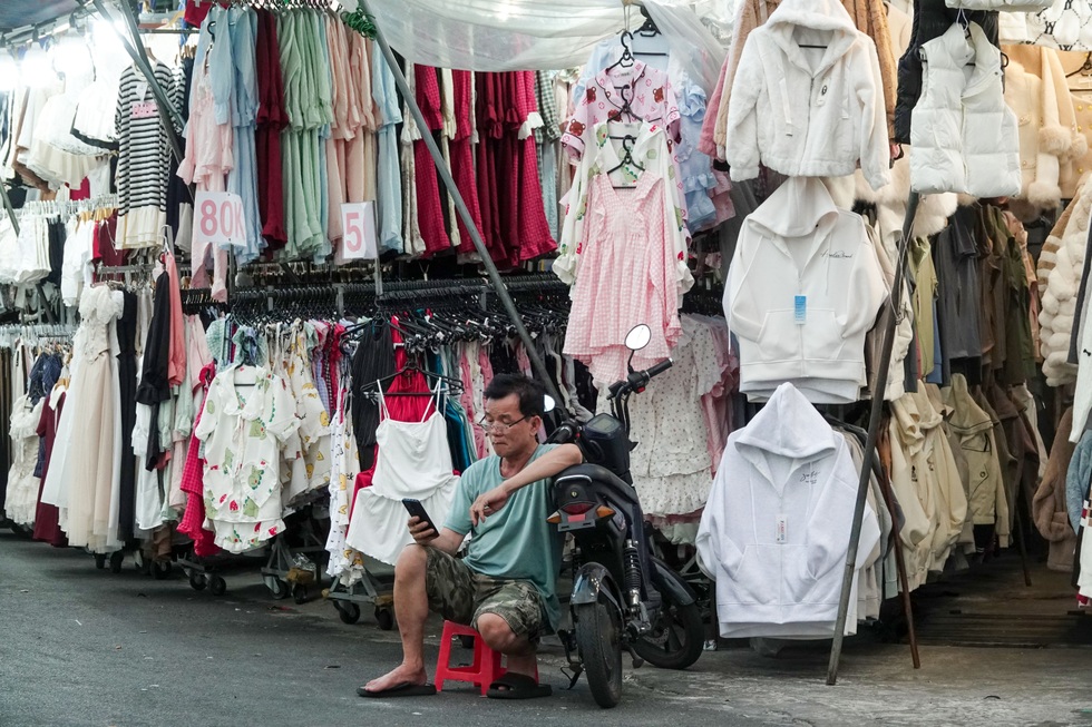 Thế tiến thoái lưỡng nan của tiểu thương chợ truyền thống - 10