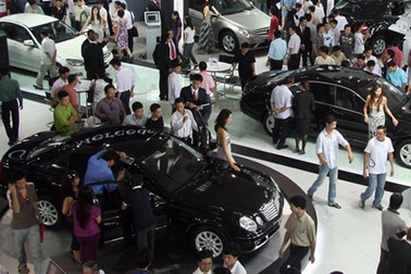 Tiêu thụ ô tô lắp ráp trong nước giảm sâu