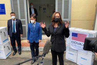 Vắc xin Pfizer Mỹ tài trợ Việt Nam đã về tới TPHCM và Hà Nội