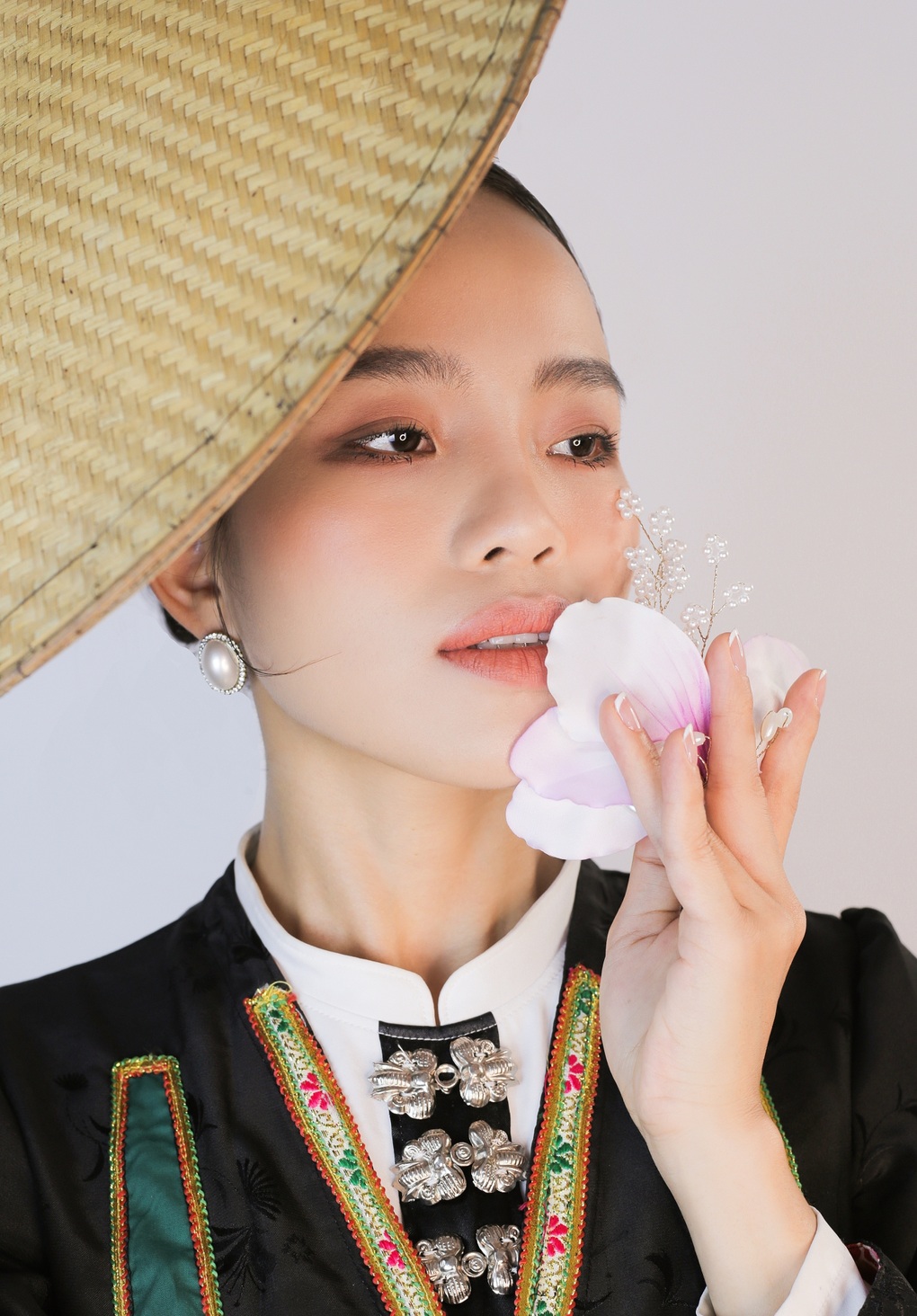 Sao Mai Sèn Hoàng Mỹ Lam hát về Tây Bắc và em - 1 Sao Mai Sèn Hoàng Mỹ Lam hát về Tây Bắc và em - 1