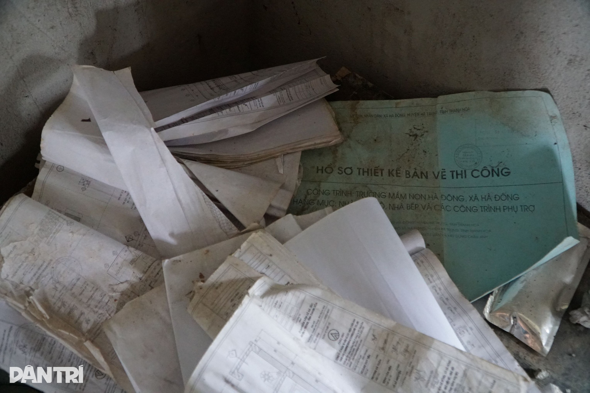 Dự án trường mầm non gần 30 tỷ đồng ở Thanh Hóa dang dở, cỏ dại mọc um tùm - 8