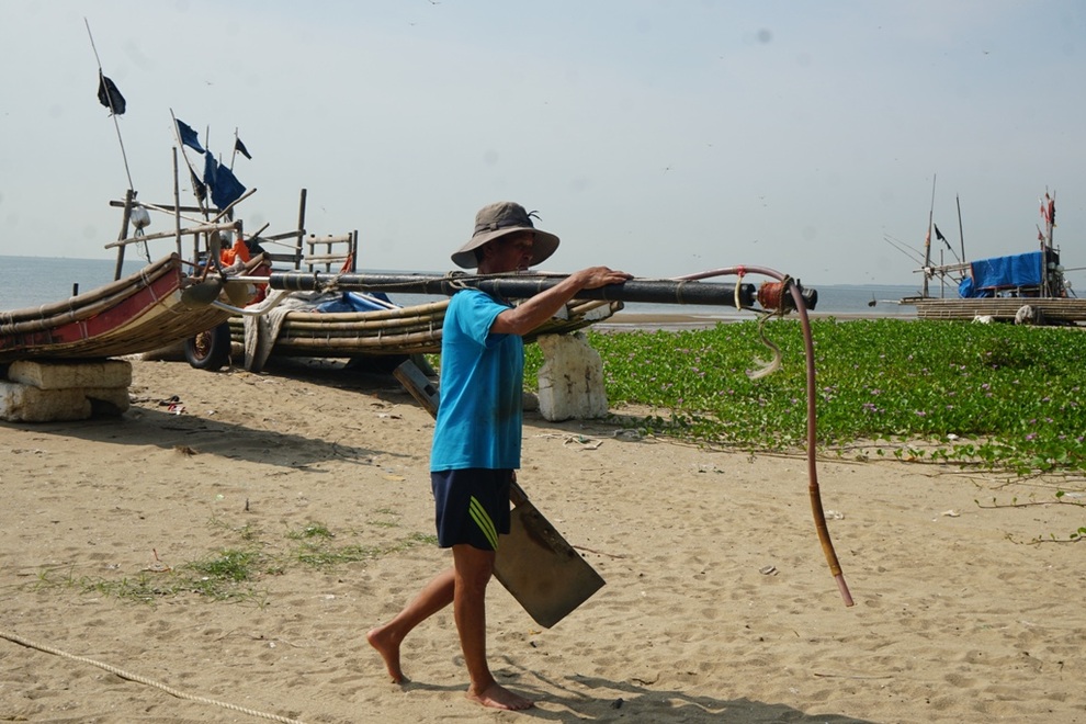 Nhiều tỉnh ven biển ra lệnh giới nghiêm trước giờ bão Conson đổ bộ - 8