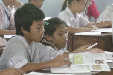 Tìm nguồn sáng cho ước mơ của cô bé lưng gù