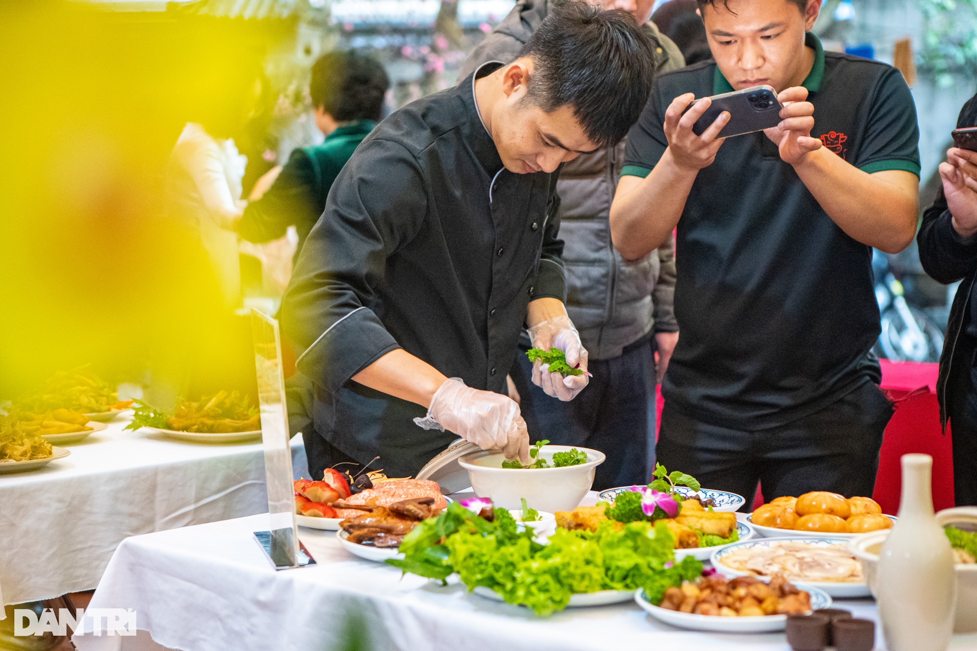Độc đáo cuộc thi nấu mâm cỗ truyền thống kết hợp hiện đại ở Hà Nội - 6 Độc đáo cuộc thi nấu mâm cỗ truyền thống kết hợp hiện đại ở Hà Nội - 6