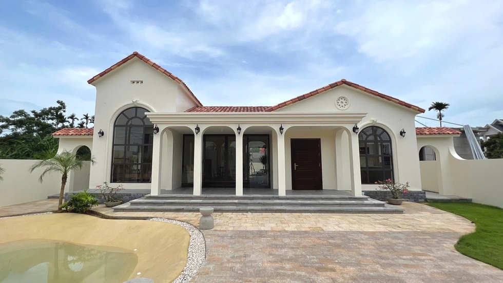 Không mua nổi chung cư Hà Nội, vợ chồng về quê xây nhà có hồ bơi như resort - 2 Không mua nổi chung cư Hà Nội, vợ chồng về quê xây nhà có hồ bơi như resort - 2