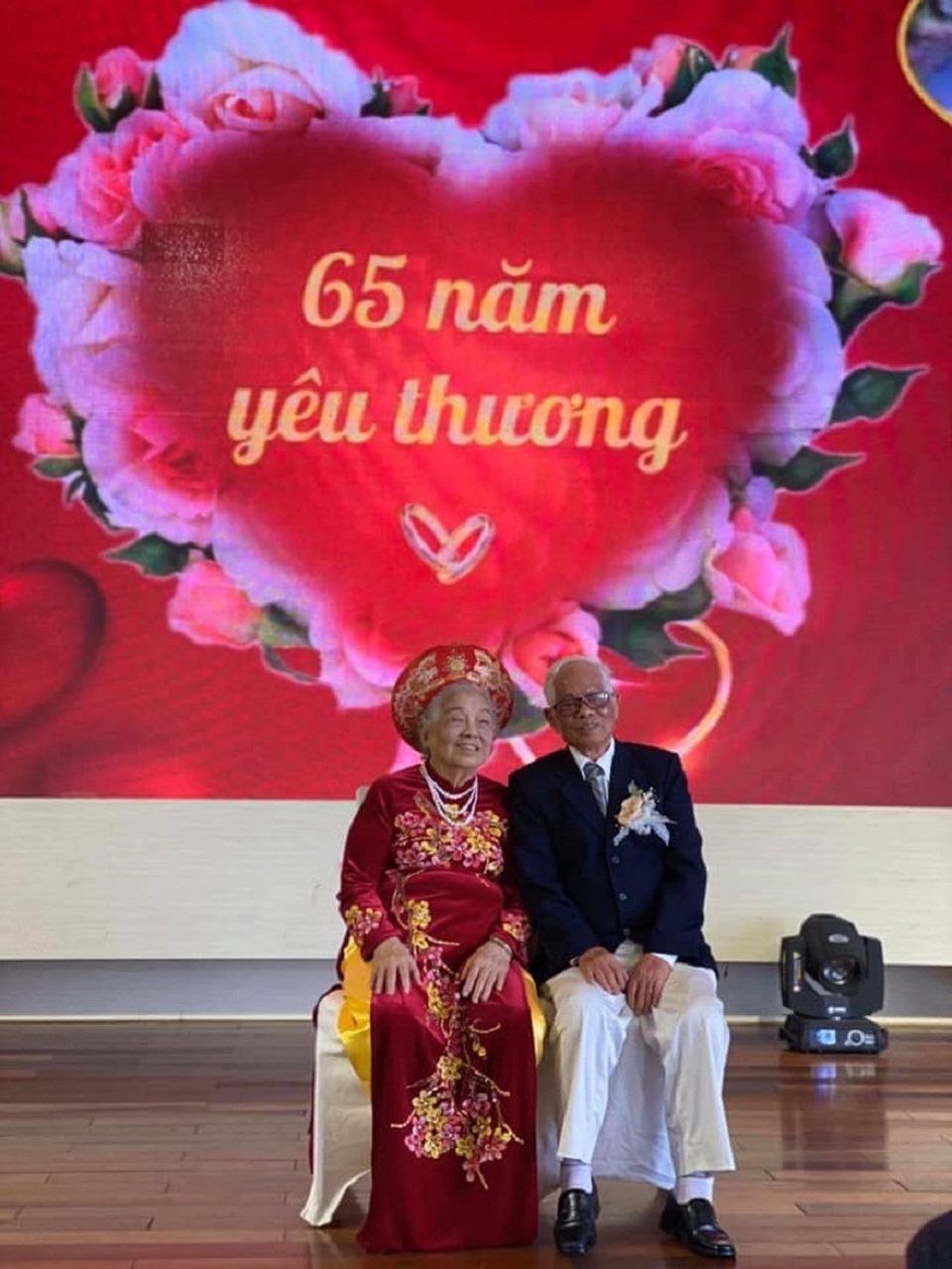 Chuyện tình yêu “trên cả kim cương” của vợ chồng U90 hút dân mạng - 1 Chuyện tình yêu “trên cả kim cương” của vợ chồng U90 hút dân mạng - 1