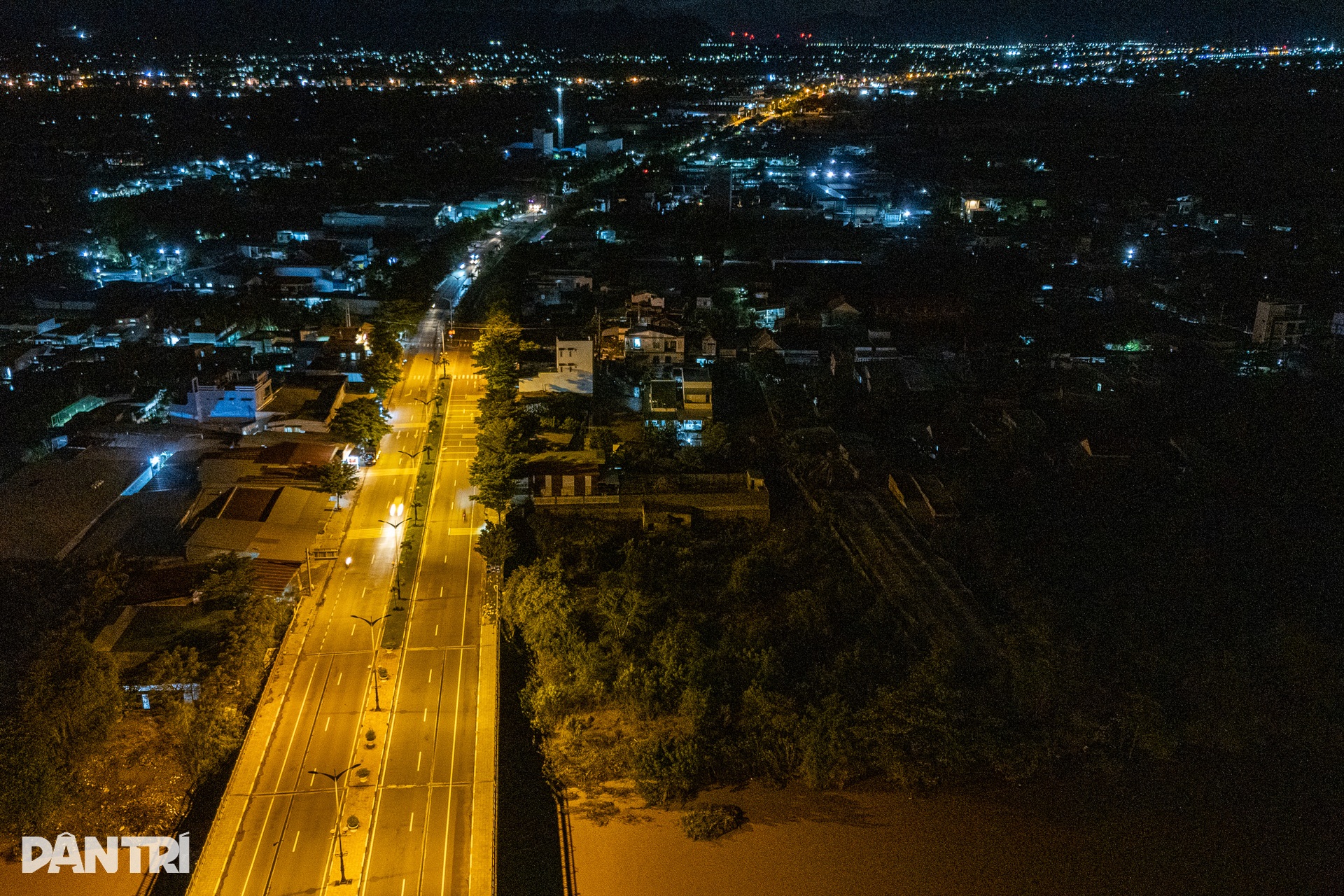 Cuộc sống hai không của người dân Phan Rang trong ngày thứ 5 chống lũ - 1