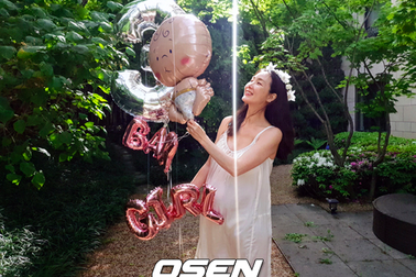 “Bà bầu” Choi Ji Woo thon thả và xinh đẹp ở tháng cuối thai kỳ