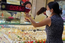 Giá vàng nổi sóng, lo "bọ vàng" tái xuất trở lại