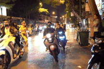 "Quái xế" vị thành niên đua xe náo loạn đường phố, òa khóc khi gây tai nạn