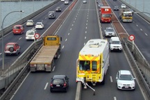 Chiếc xe đặc biệt có thể "nắn" dải phân cách để mở rộng đường, chống tắc