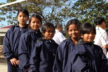 Hàng ngàn áo ấm đến với trẻ em nghèo vùng cao trong tiết trời giá rét